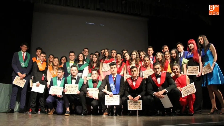 Foto de familia de los nuevos Graduados