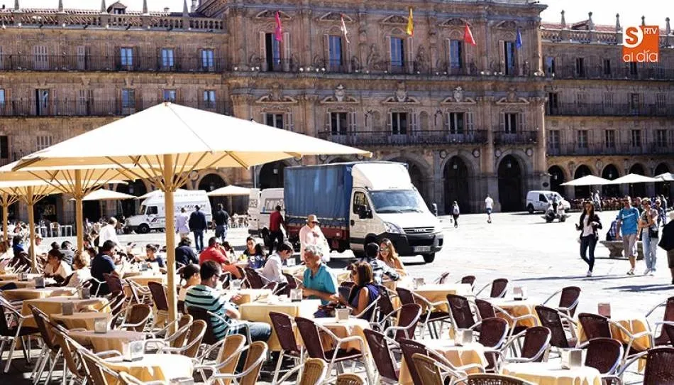 Ganemos no pretende cerrar las terrazas, sino actualizar la normativa relacionada con ellas