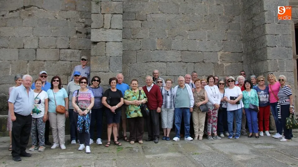 Jubilados usuarios del balneario de Ledesma conocen los encantos de Vitigudino  