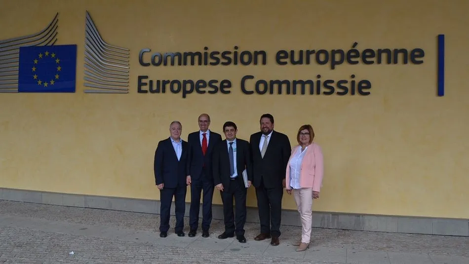 Iglesias traslada a la UE la necesidad de que las diputaciones gestionen un fondo específico para...