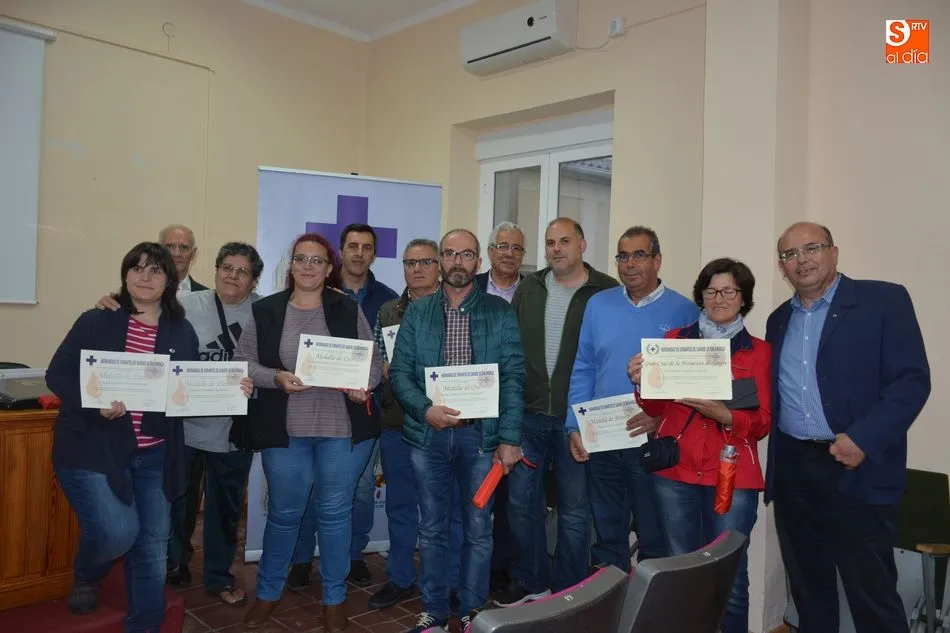 Donantes homenajeados y miembros de la Hermandad / E. Corredera