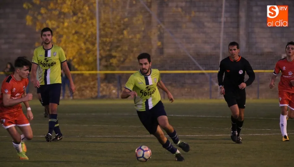 Una acción de un partido del Helmántico aficionado.