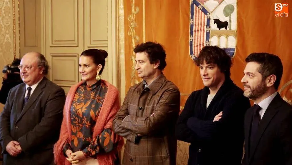 Pepe Rodríguez, Samanta Vallejo-Nájera y Jordi Cruz, junto a Enrique Cabero y Julio López. Foto de Alejandro López