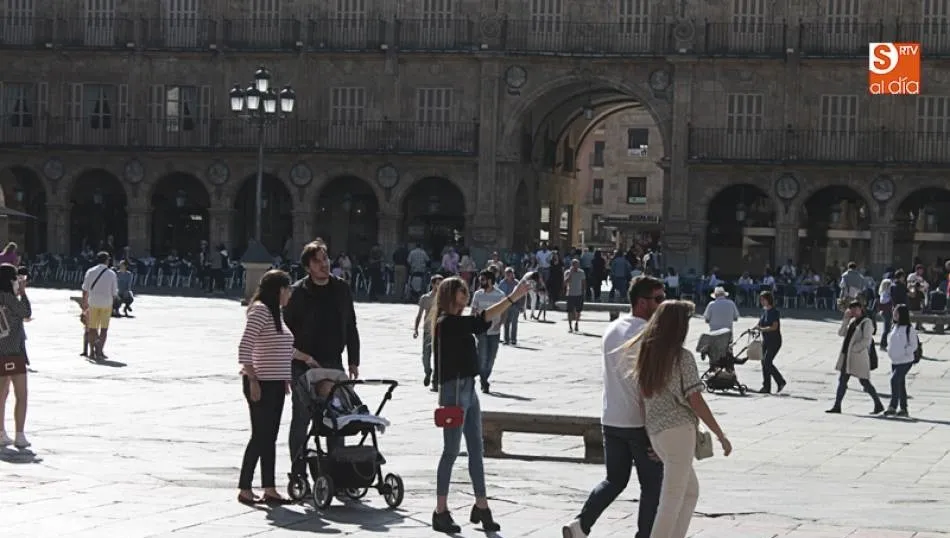 Turistas en la Plaza Mayor de Salamanca.