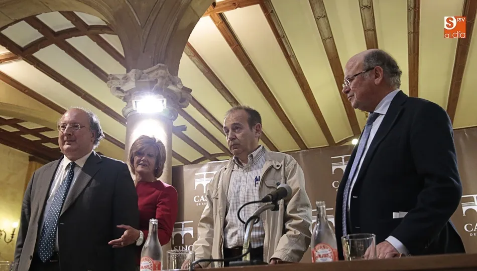 El autor, acompañado por Cabero, Luisa Vicente y Juan Antonio Hernández. Fotos: Alejandro López