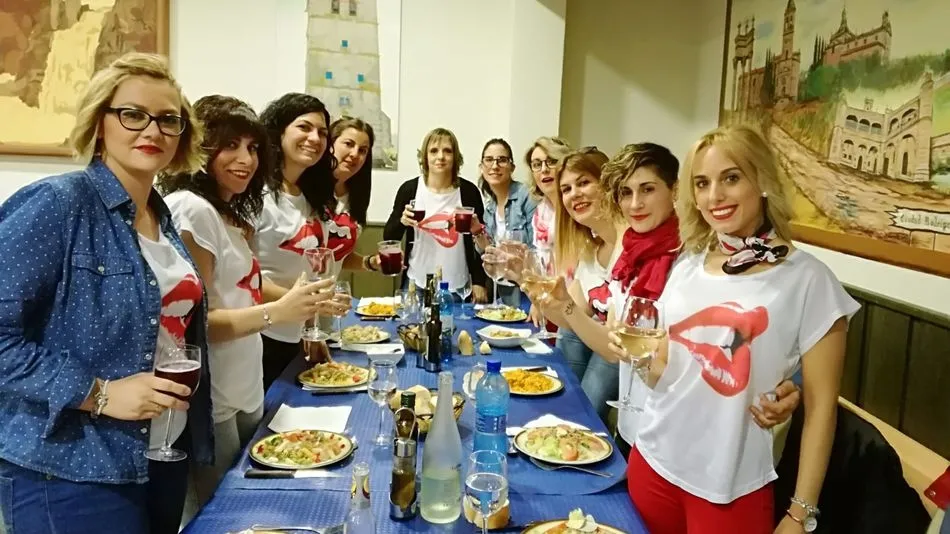 Cita de amigas en el Asador Tino antes del Toro de Cajón en Vitigudino  