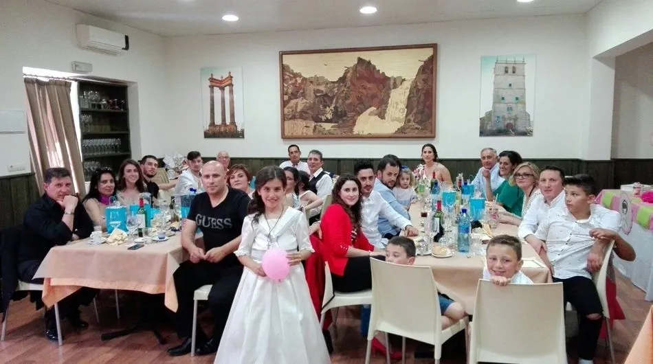 Ainara recibe su Primera Comunión  