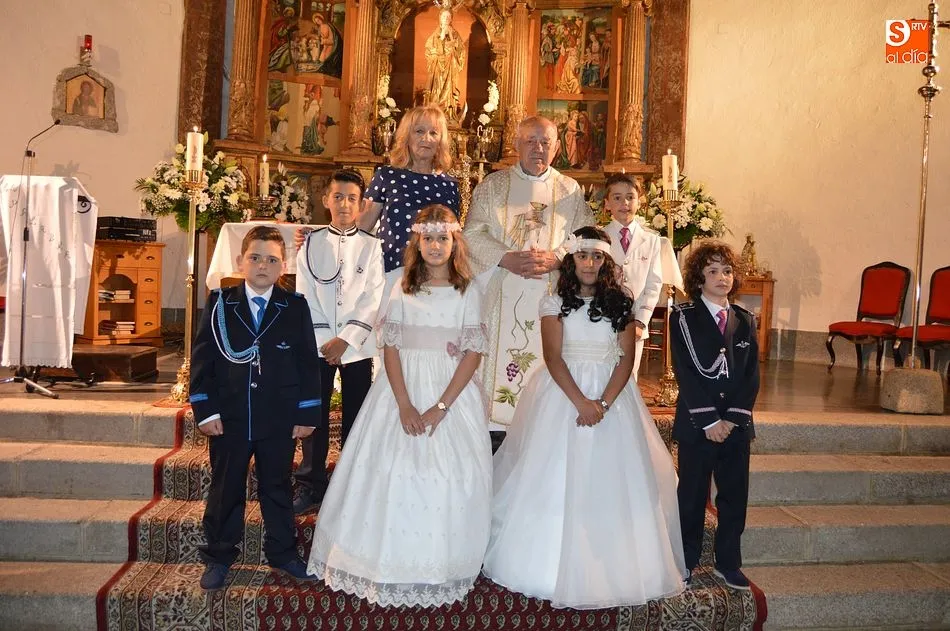 Linares de Riofrío acoge su jornada de comuniones