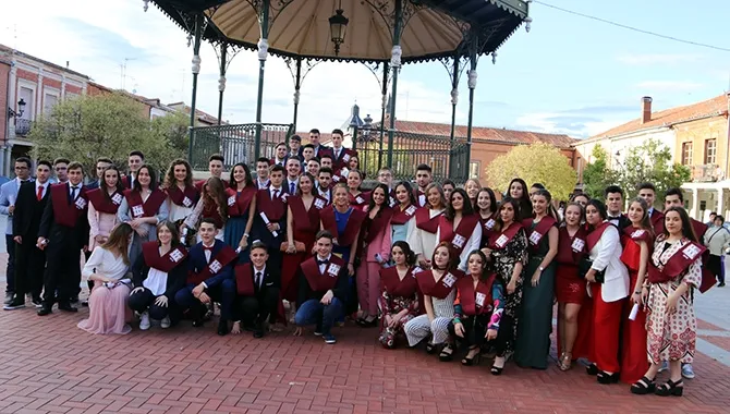 Más de medio centenar de alumnos del IES Peñaranda de Bracamonte se graduaban el pasado viernes