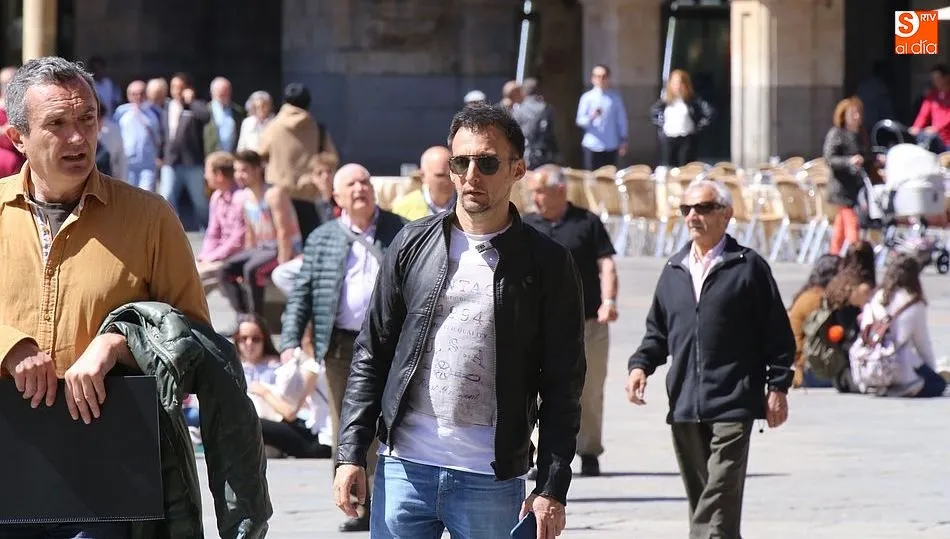 Alejandro Amenábar en la Plaza Mayor de Salamanca