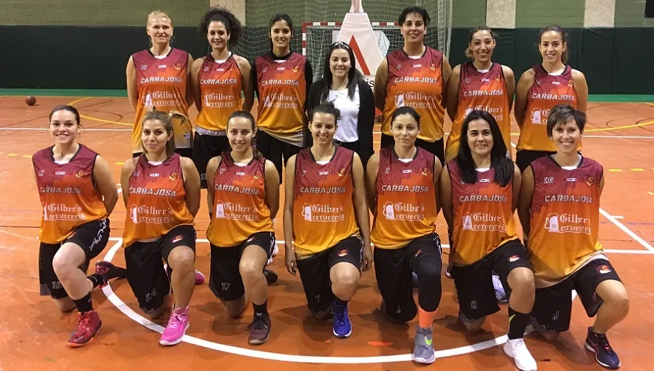 Plantilla del Carbajosa Gilbers Femenino antes de un encuentro.