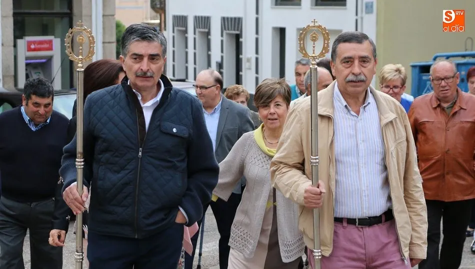 Manuel y Fernando Nieto empuñando las varas como mayordomos del Corpus 2018 / CORRAL