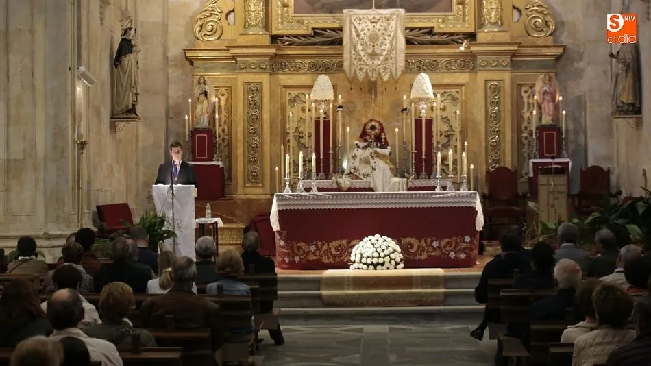 Tomás González se dirige a los asistentes durante su pregón. Fotos: Alejandro López
