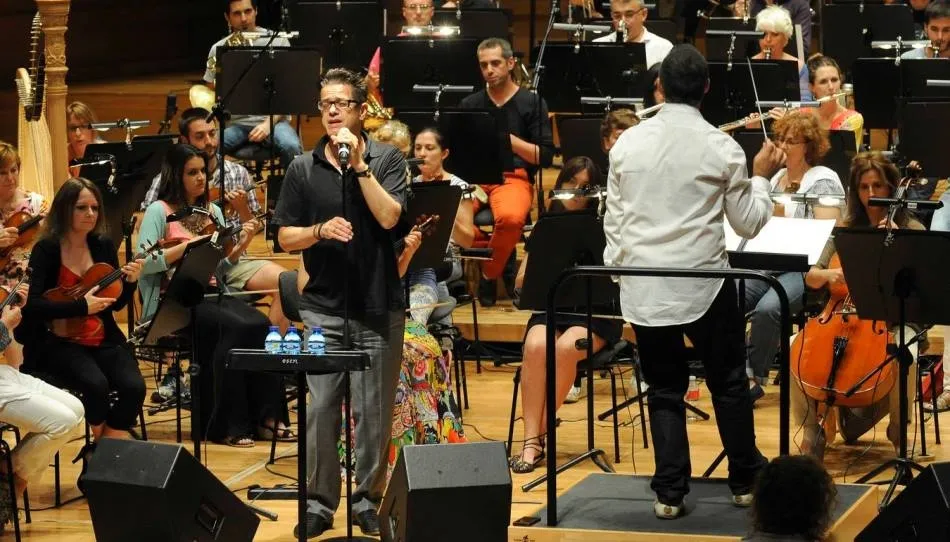 Ensayo de Santiago Auserón y la Oscyl en el Auditorio Miguel Delibes. Foto de El Norte de Castilla