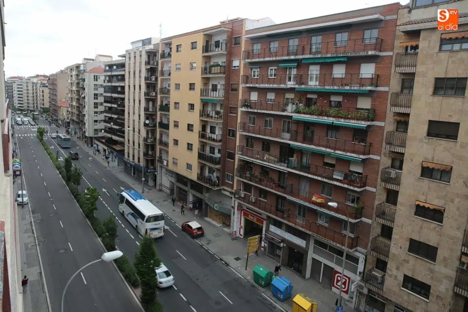 La mediana del Paseo de Canalejas se suprimirá. Fotos: Alberto Martín