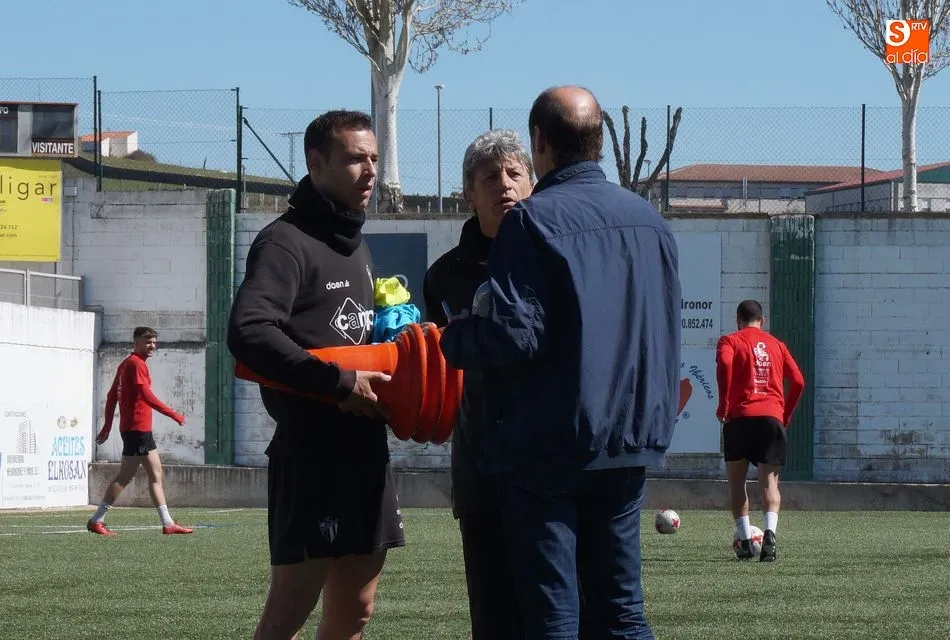 Ángel Sánchez, primero por la izquierda, junto a Jordi Fabregat en un entrenamiento