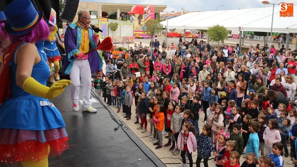 Un instante de la actuación de Canta Juegos. Fotos: Alberto Martín