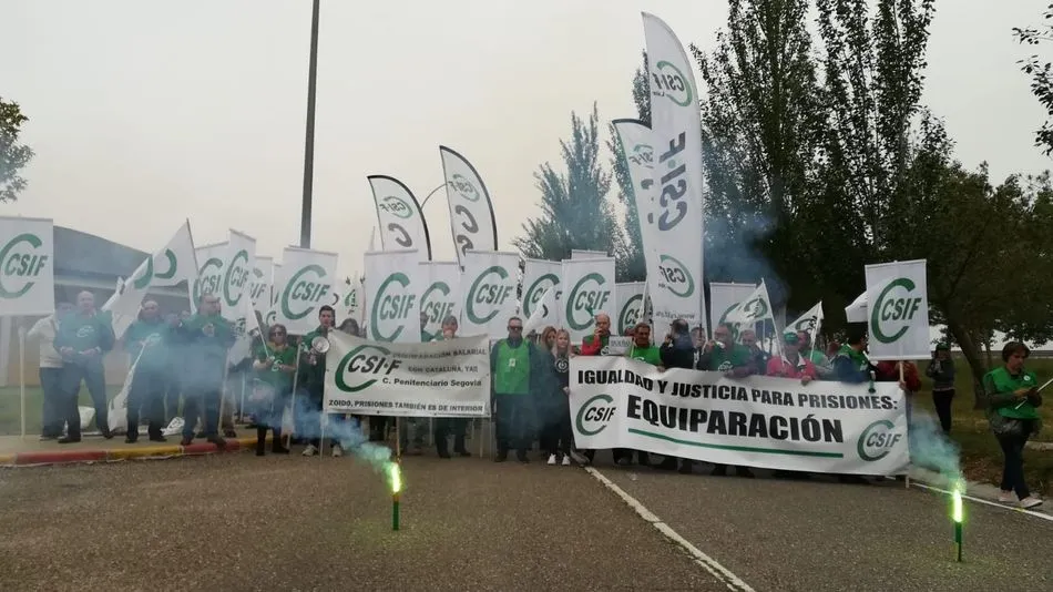 Csif pide en Topas la equiparación salarial de los empleados públicos de prisiones