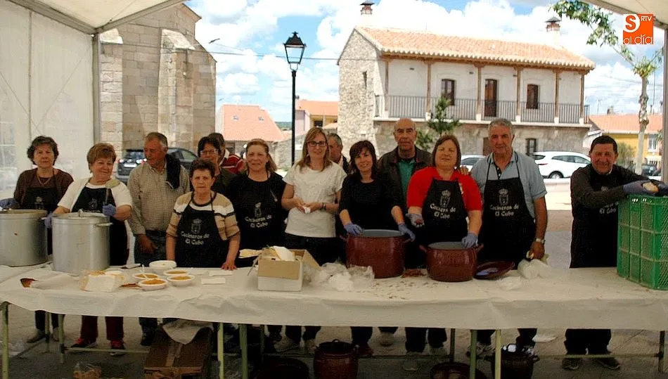 Eventos como las patatas meneás es posible gracias a un gran equipo de colaboradores / FOTOS: SILVESTRE