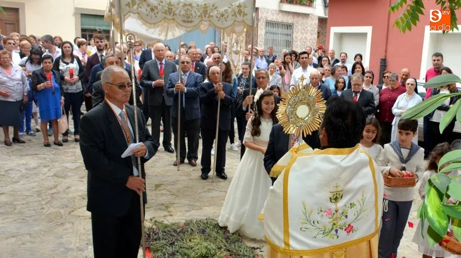 Tres altares para recibir la Custodia en la procesión del domingo de Corpus