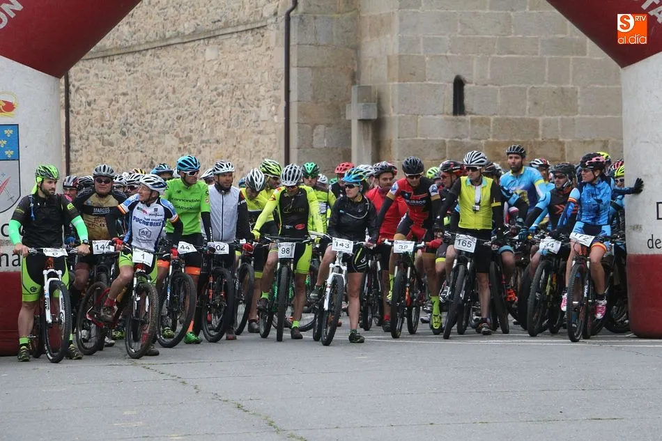 Los ciclistas tomaron la salida desde la Plaza Mayor de Tamames en dirección al Pico Cervero