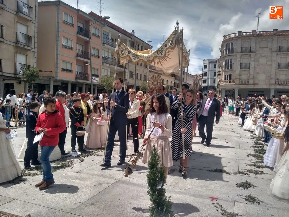 La procesión del Corpus contó con numerosos participantes en Guijuelo