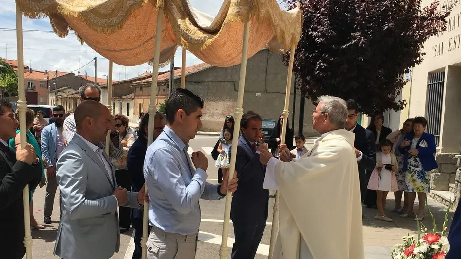 Numerosos vecinos y autoridades locales participaron en los actos religiosos del Corpus