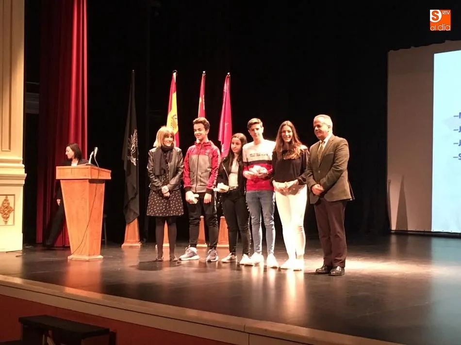 Los alumnos guijuelenses en la entrega de premios celebrada en Béjar