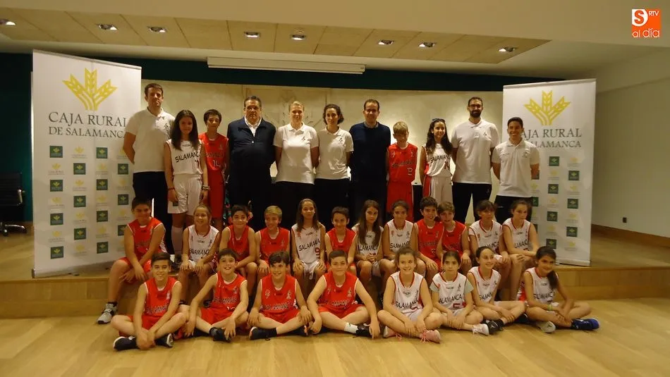 Equipos masculino y femenino que representarán a Salamanca en el campeonato patrocinado por Caja Rural