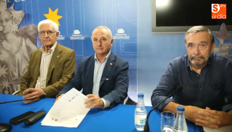 Santiago Bayón Vera, a la derecha, en un acto en la Sala de la Palabra del Liceo