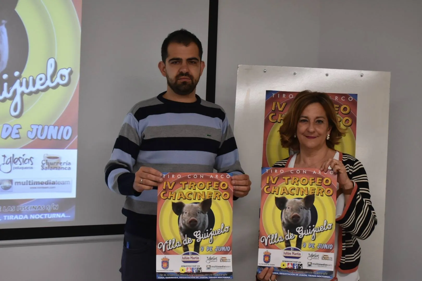 Carlos Arasa, concejal de Deportes y María Luisa Peláez, presidenta del Club Arqueros de Sol XIV
