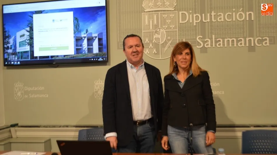 Manuel Francisco Rodríguez y Chabela de la Torre, en la presentación de la nueva App de Regtsa