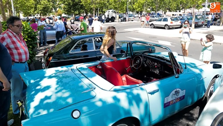 Vehículos clásicos que participaron en una edición anterior de esta caravana solidaria. Foto de Alejandro López