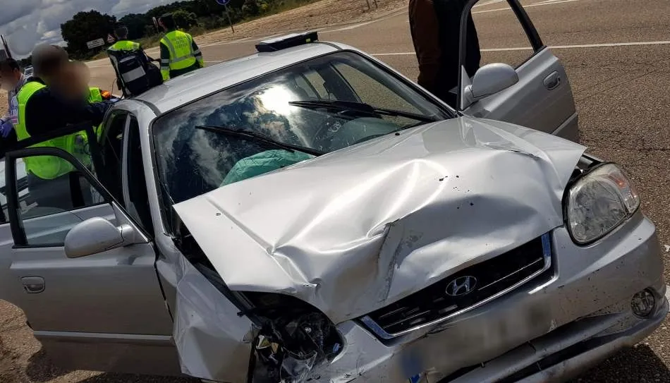 Uno de los vehículos accidentados en Doñinos de Ledesma. Foto Base Hems