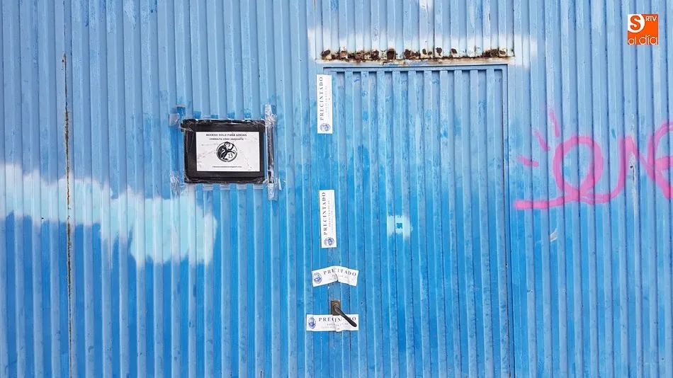 La sede, precintada por la Policía Local