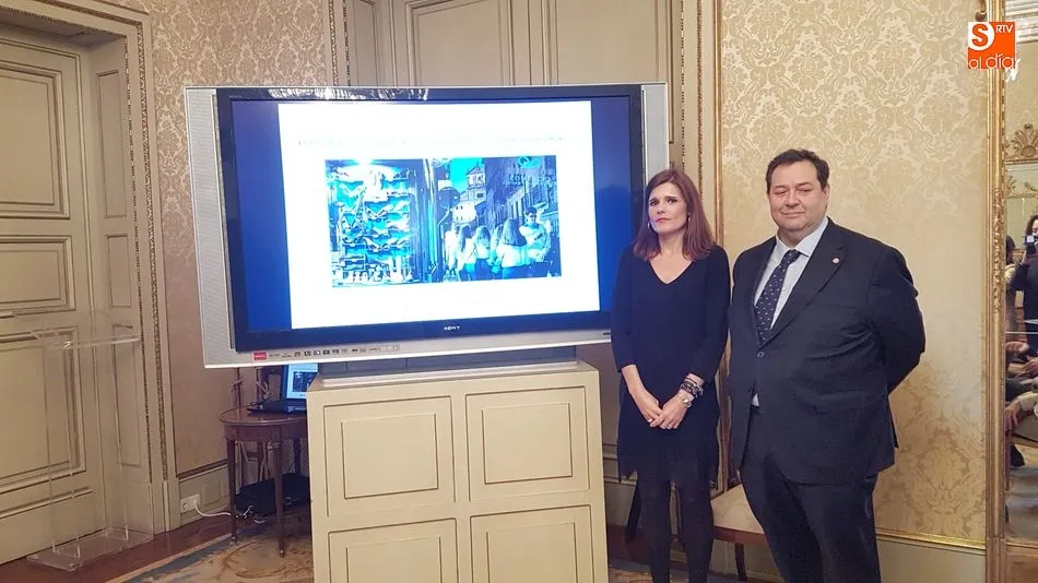 La concejala Almudena Parres y el presidente de la Cámara, Benjamín Crespo