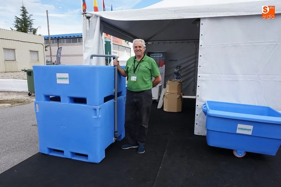 Juan Márquez Luzón, en el stand exterior de Saeplast RPC, empresa de Islandia