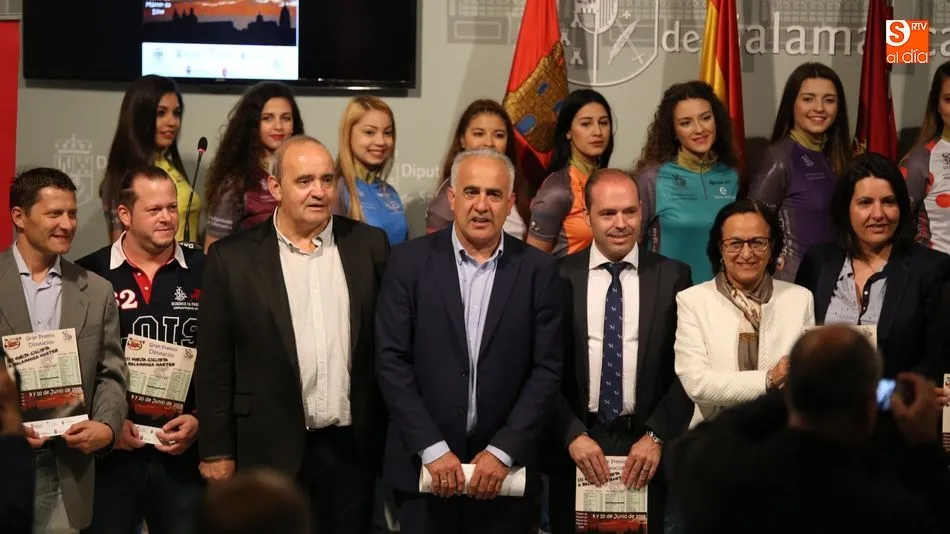 Autoridades y responsables de la ronda, durante la presentación. Fotos: Alberto Martín