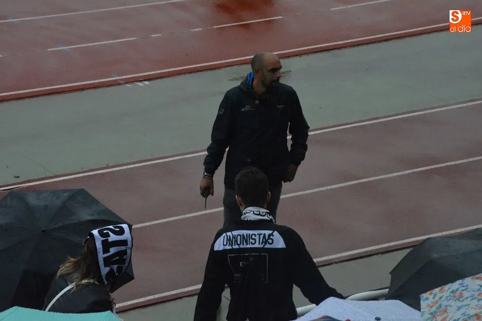 Espectacular ambiente en la grada de Las Pistas en el Unionistas-Tarazona