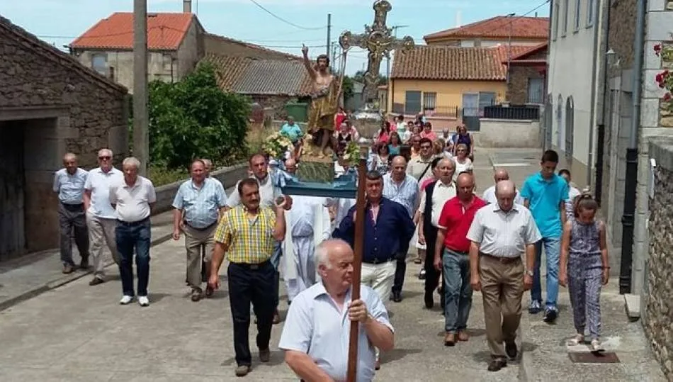 Los vecinos de Peralejos de Abajo acudirán un año más a su cita con San Juan