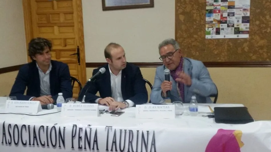 La peña taurina Eduardo Gallo apuesta por la difusión de la Fiesta