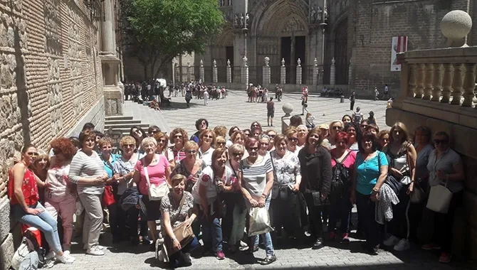 Un total de 120 mujeres participaban en la excursión de mujeres que tenia Toledo como destino