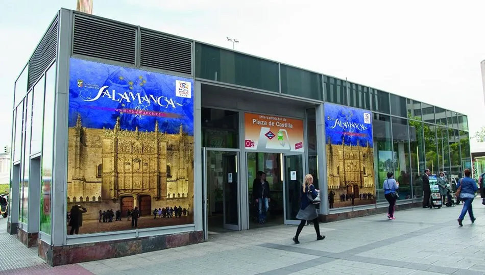 Imagen de Salamanca y su Universidad el el Intercambiador de Plaza de Castilla en Madrid