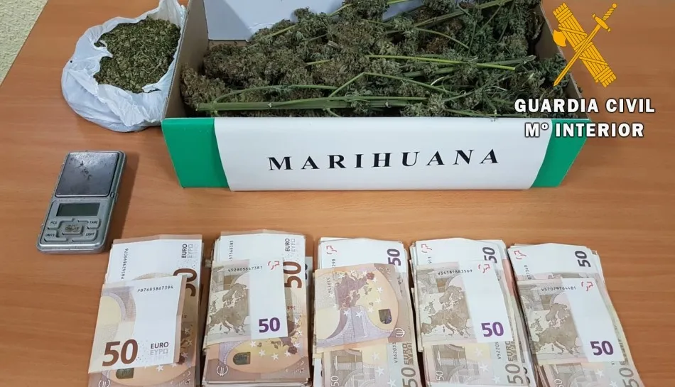 Parte del material intervenido por la Guardia Civil