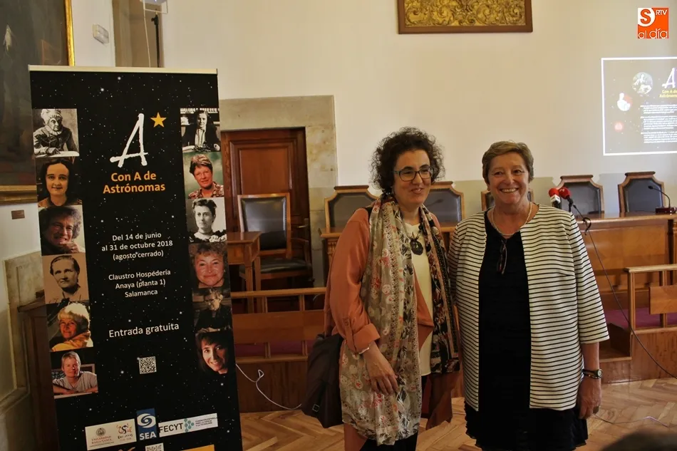 Ana Puy, directora de la Unidad de Mujeres y Ciencia del Ministerio de Ciencia, y Eulalia Pérez, comisaria de la exposición.