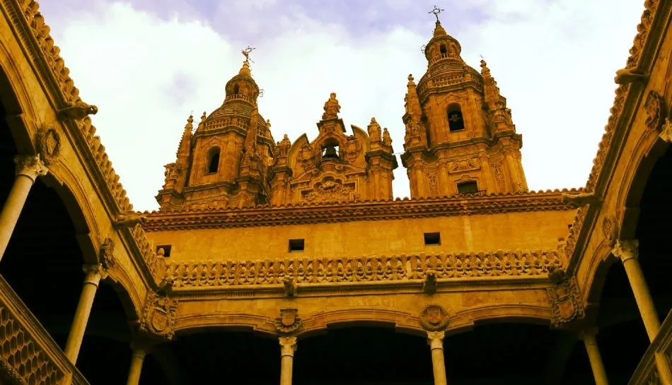 	Torres de la Clerecía desde el patio de la Casa de las Conchas
