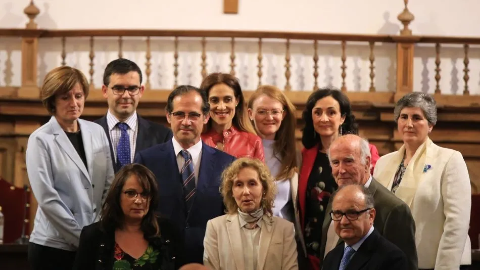 Los ganadores del concurso de relatos junto al jurado. Fotos: Alberto Martín