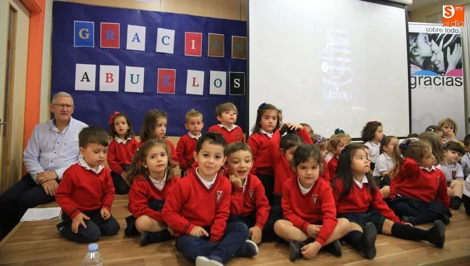 Celebración del Día de los Abuelos en el Colegio San Estanislao de Kostka. Foto de Alberto Martín