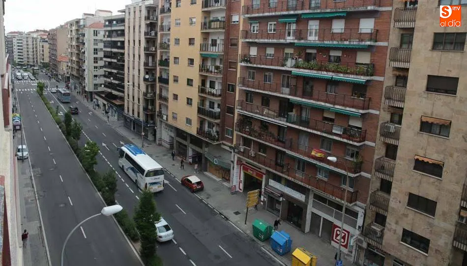 La mediana del Paseo de Canalejas se suprimirá. Foto de Alberto Martín