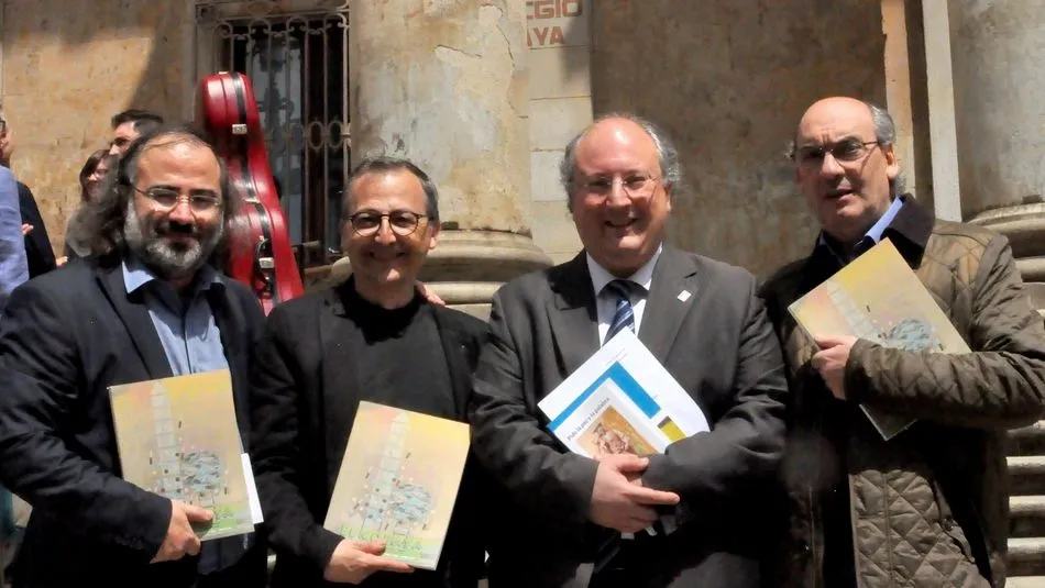 Alencart, Miguel Elías, Cabero y Muñoz Quirós, con la revista / Foto: José Amador Martín)